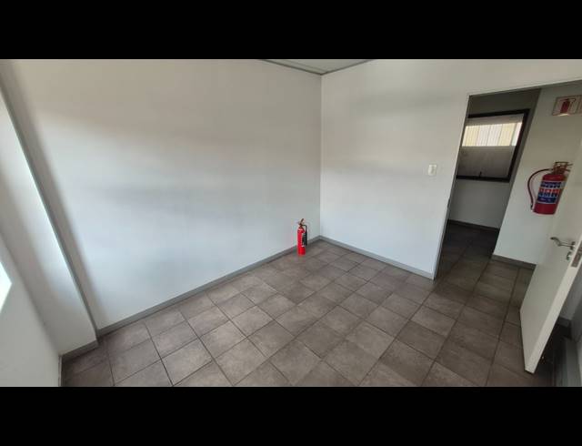 409M² FACTORY TO LET IN APEX